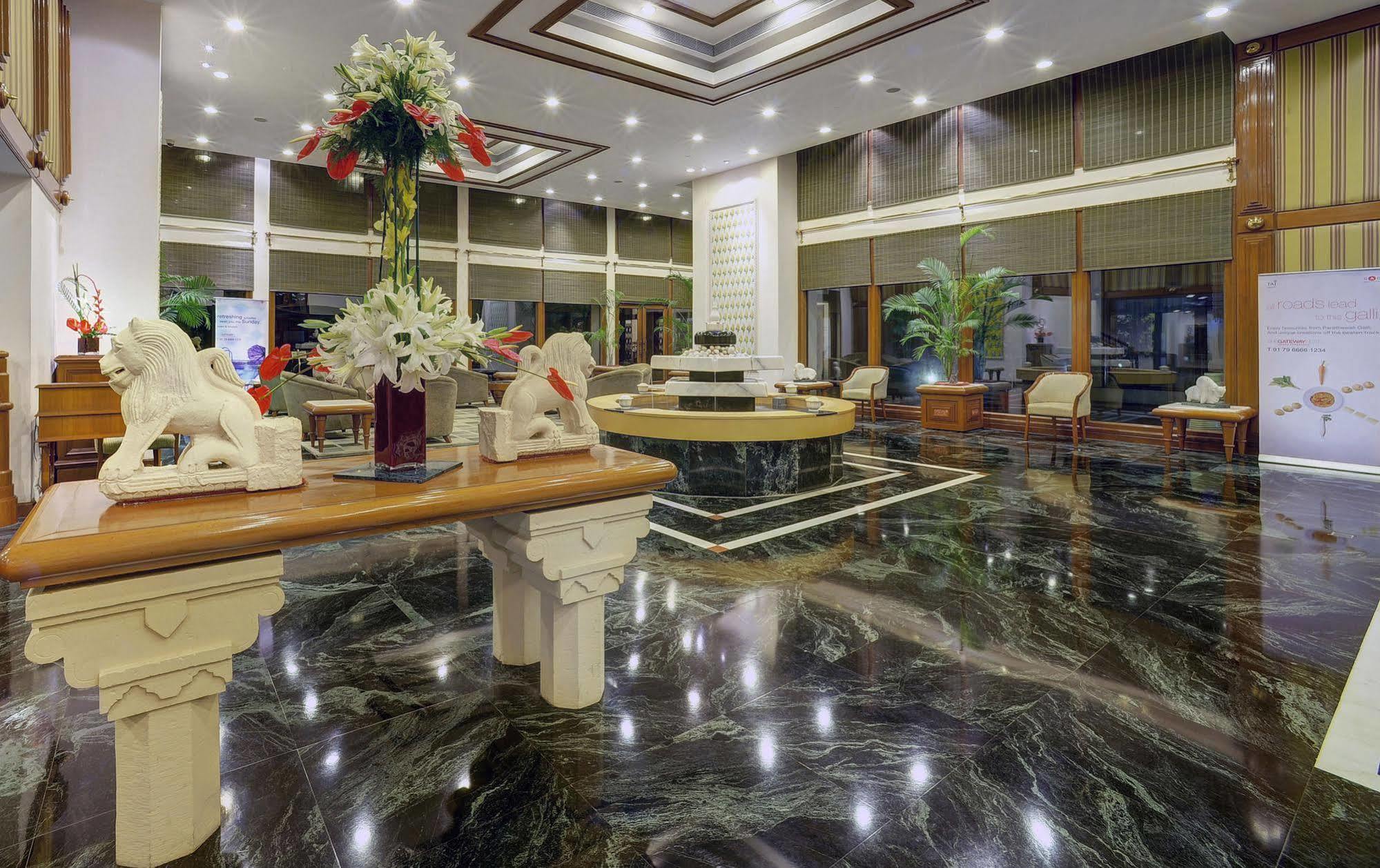 Hotel The Ummed Ahmedabad Airport Exterior foto
