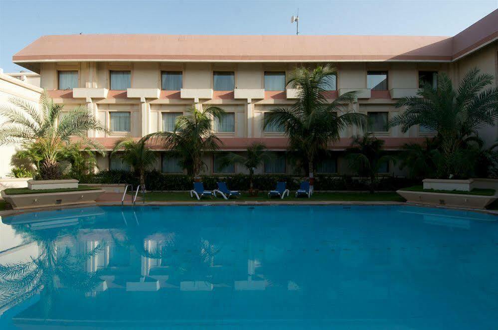 Hotel The Ummed Ahmedabad Airport Exterior foto